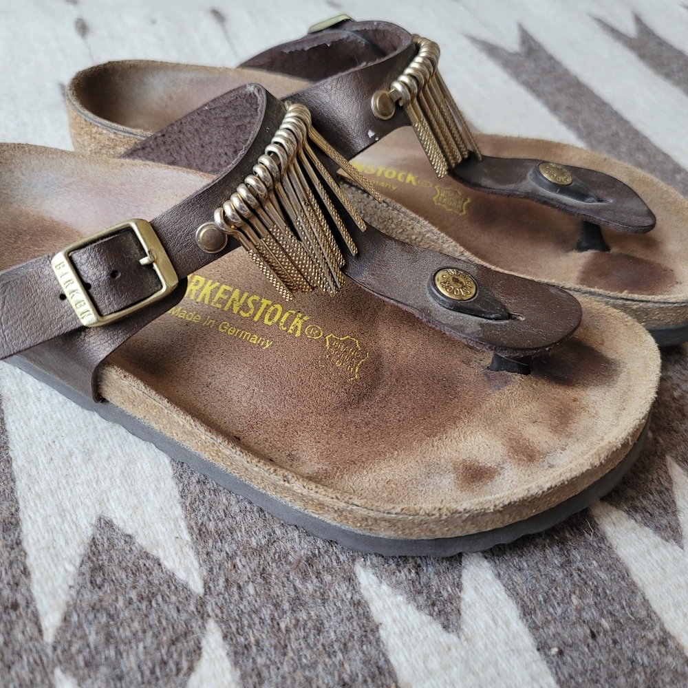 Birkenstock unique in its style Gizeh sandals